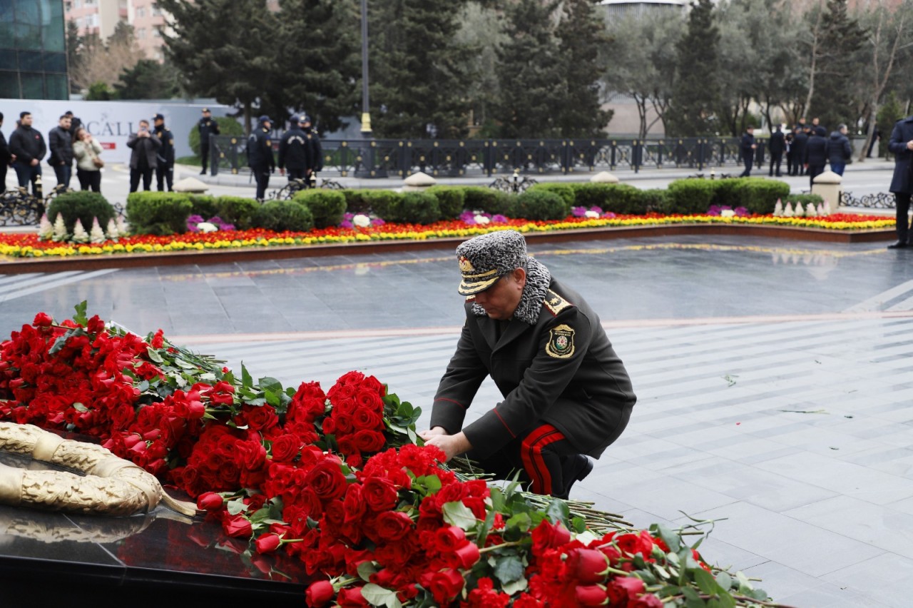 Dövlət Xidmətinin rəhbərliyi Xocalı soyqırımı abidəsini ziyarət edib - FOTOLAR